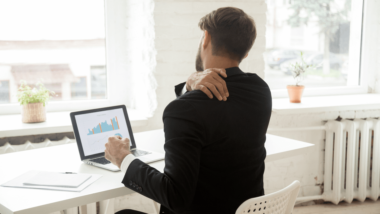 Bolečine v hrbtu zaradi sedečega dela pri računalniku